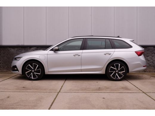 Skoda Octavia Combi 1.4 TSI iV PHEV Business Edition | Pano | Navi | LED | Camera | Carplay ActivLease financial lease