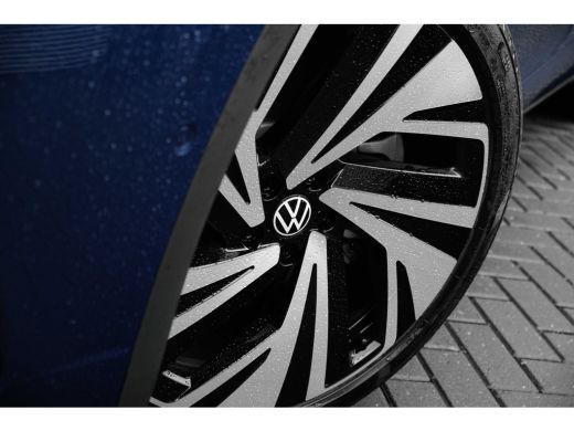 Volkswagen ID.5 Pro Business 77 kWh | Zwart Dak | 21" Narvik | Assist Plus | Comfort Plus | **DEMO** ActivLease financial lease