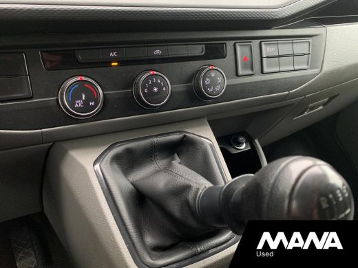 Volkswagen Transporter 2.0 TDI L1H1 Airco Bluetooth Trekhaak Bijrijdersbank Cruise LaadruimteBekleding 12V Airbag ActivLease financial lease