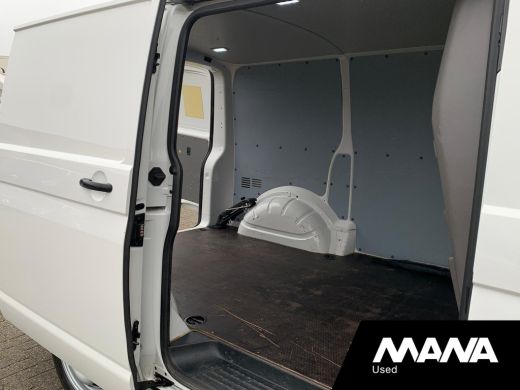 Volkswagen Transporter 2.0 TDI L1H1 Airco Bluetooth Trekhaak Bijrijdersbank Cruise LaadruimteBekleding 12V Airbag ActivLease financial lease