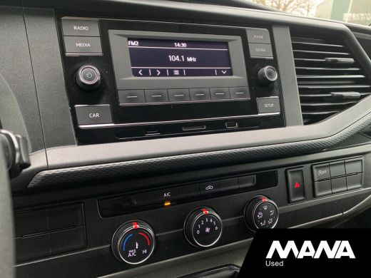 Volkswagen Transporter 2.0 TDI L1H1 Airco Bluetooth Trekhaak Bijrijdersbank Cruise LaadruimteBekleding 12V Airbag ActivLease financial lease