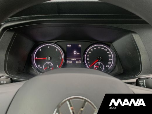 Volkswagen Transporter 2.0 TDI L1H1 Airco Bluetooth Trekhaak Bijrijdersbank Cruise LaadruimteBekleding 12V Airbag ActivLease financial lease