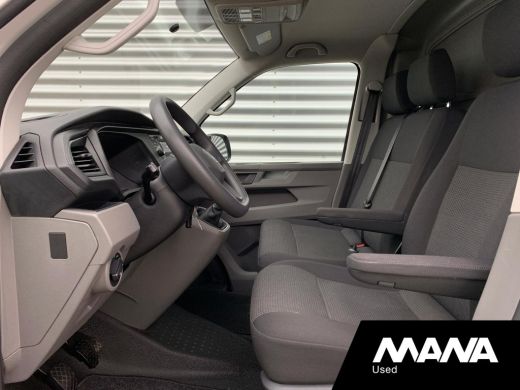 Volkswagen Transporter 2.0 TDI L1H1 Airco Bluetooth Trekhaak Bijrijdersbank Cruise LaadruimteBekleding 12V Airbag ActivLease financial lease