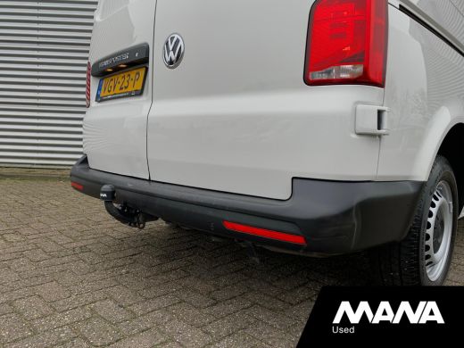 Volkswagen Transporter 2.0 TDI L1H1 Airco Bluetooth Trekhaak Bijrijdersbank Cruise LaadruimteBekleding 12V Airbag ActivLease financial lease