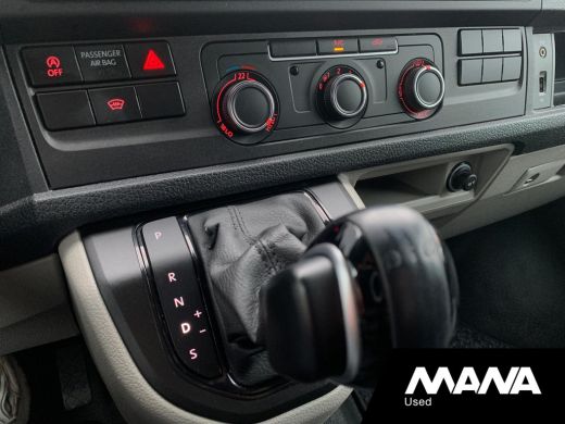 Volkswagen Transporter 2.0TDI L1H1 150pk Automaat Highline Leder Airco Sensoren Cruise CarPlay Navi Sortimo-Inrichting V... ActivLease financial lease