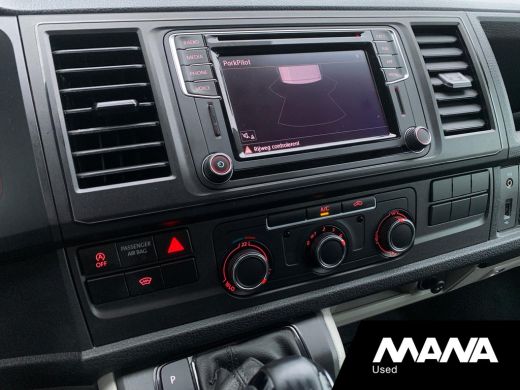 Volkswagen Transporter 2.0TDI L1H1 150pk Automaat Highline Leder Airco Sensoren Cruise CarPlay Navi Sortimo-Inrichting V... ActivLease financial lease
