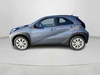 Toyota Aygo X 1.0 VVT-i S-CVT Play Toyota Aygo X 1.0 VVT-i S-CVT play **AUTOMAAT/ NIEUWE AUTO**