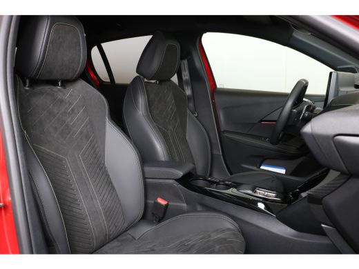 Peugeot 208 1.2 Hybrid 100 e-DCS6 GT | Navi | Cruise | Clima | Camera V+A | Parkeersensoren V+A | Alcantara |... ActivLease financial lease