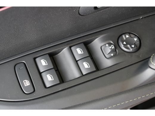 Peugeot 208 1.2 Hybrid 100 e-DCS6 GT | Navi | Cruise | Clima | Camera V+A | Parkeersensoren V+A | Alcantara |... ActivLease financial lease