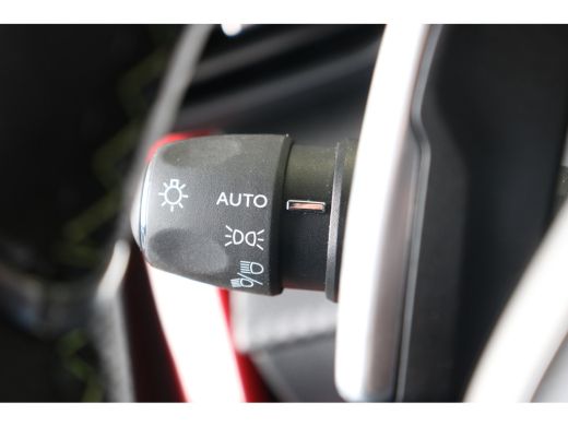 Peugeot 208 1.2 Hybrid 100 e-DCS6 GT | Navi | Cruise | Clima | Camera V+A | Parkeersensoren V+A | Alcantara |... ActivLease financial lease