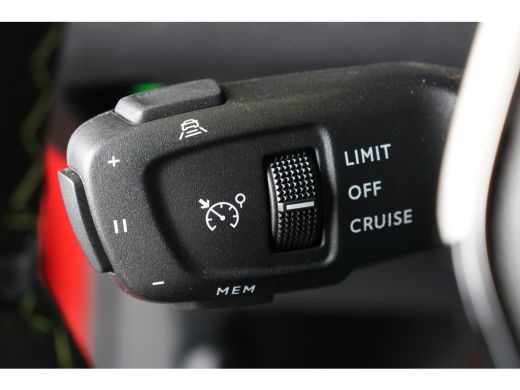 Peugeot 208 1.2 Hybrid 100 e-DCS6 GT | Navi | Cruise | Clima | Camera V+A | Parkeersensoren V+A | Alcantara |... ActivLease financial lease