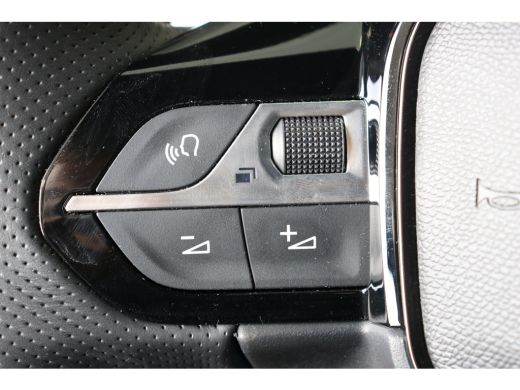 Peugeot 208 1.2 Hybrid 100 e-DCS6 GT | Navi | Cruise | Clima | Camera V+A | Parkeersensoren V+A | Alcantara |... ActivLease financial lease