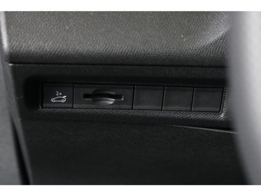 Peugeot 308 SW Peugeot 1.2 Hybrid 136 e-DCS6 GT | Camera | El. Achterklep | Navi | Cruise control | Apple Car... ActivLease financial lease