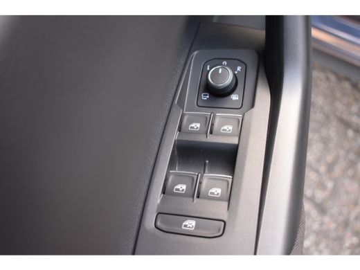 Volkswagen Polo Volkswagen R-Line Edition Inclusief €2000,- inruilvoordeel + €1000,- korting | 'App-Connect' draa... ActivLease financial lease