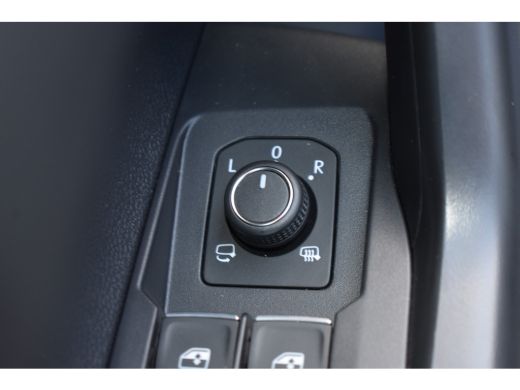 Volkswagen Polo Volkswagen R-Line Edition Inclusief €2000,- inruilvoordeel + €1000,- korting | 'App-Connect' draa... ActivLease financial lease