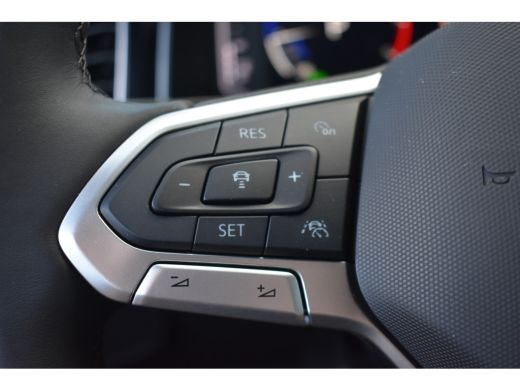 Volkswagen Polo Volkswagen R-Line Edition Inclusief €2000,- inruilvoordeel + €1000,- korting | 'App-Connect' draa... ActivLease financial lease