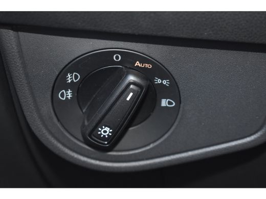 Volkswagen Polo Volkswagen R-Line Edition Inclusief €2000,- inruilvoordeel + €1000,- korting | 'App-Connect' draa... ActivLease financial lease