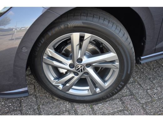 Volkswagen Polo Volkswagen R-Line Edition Inclusief €2000,- inruilvoordeel + €1000,- korting | 'App-Connect' draa... ActivLease financial lease
