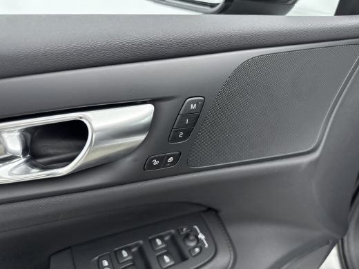 Volvo  V60 B4 200PK Plus Dark | Trekhaak | Achterb Verw | BLIS | Elektr Stoelen + Memory | PDC + Camera | Tr... ActivLease financial lease