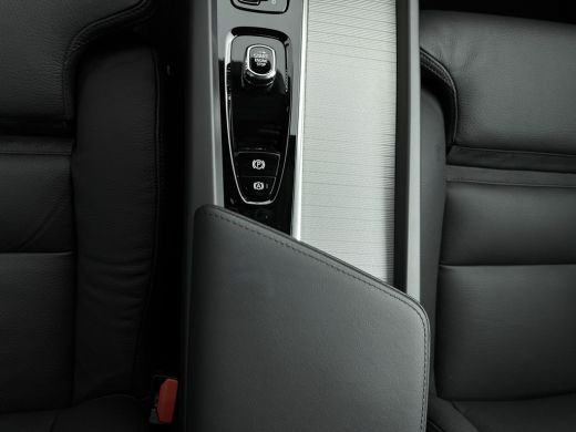 Volvo  V60 B4 200PK Plus Dark | Trekhaak | Achterb Verw | BLIS | Elektr Stoelen + Memory | PDC + Camera | Tr... ActivLease financial lease