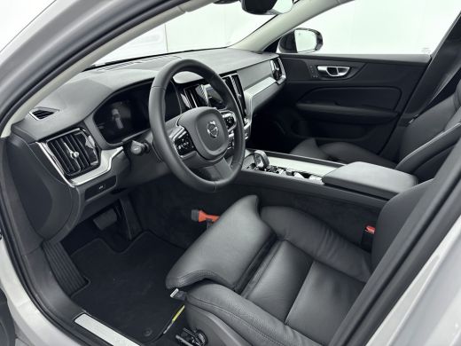 Volvo  V60 B4 200PK Plus Dark | Trekhaak | Achterb Verw | BLIS | Elektr Stoelen + Memory | PDC + Camera | Tr... ActivLease financial lease
