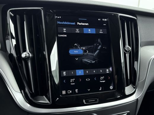 Volvo  V60 B4 200PK Plus Dark | Trekhaak | Achterb Verw | BLIS | Elektr Stoelen + Memory | PDC + Camera | Tr... ActivLease financial lease