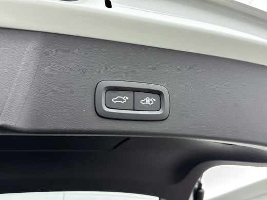 Volvo  XC40 Extended Range Plus 82 kWh | Trekhaak | Stoel + Stuurverw. | Warmtepomp | | Trekhaak | Stoel + St... ActivLease financial lease
