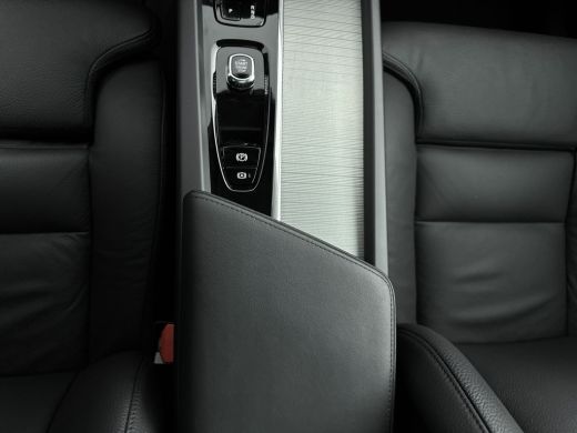 Volvo  XC60 Volvo Recharge T6 Plus Dark | Trekhaak | PDC + 360 Camera | Stoel + Stuurverw. | Panoramadak | Dr... ActivLease financial lease