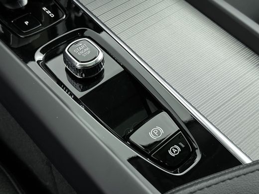 Volvo  XC60 Volvo Recharge T6 Plus Dark | Trekhaak | PDC + 360 Camera | Stoel + Stuurverw. | Panoramadak | Dr... ActivLease financial lease