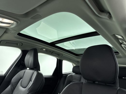 Volvo  XC60 Volvo Recharge T6 Plus Dark | Trekhaak | PDC + 360 Camera | Stoel + Stuurverw. | Panoramadak | Dr... ActivLease financial lease
