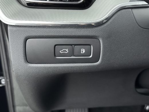 Volvo  XC60 Recharge T6 Ultimate Dark | B&W Audio | PDC + 360 camera | Luchtvering | Trekhaak | Stoel + Stuur... ActivLease financial lease