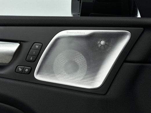 Volvo  XC60 Recharge T6 Ultimate Dark | B&W Audio | PDC + 360 camera | Luchtvering | Trekhaak | Stoel + Stuur... ActivLease financial lease