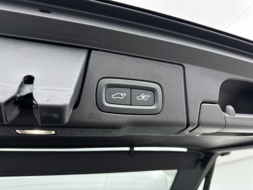 Volvo  XC60 Recharge T6 Ultimate Dark | B&W Audio | PDC + 360 camera | Luchtvering | Trekhaak | Stoel + Stuur... ActivLease financial lease