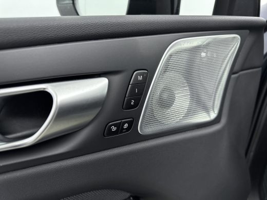 Volvo  XC60 Volvo Recharge T8 Ultimate Dark | Bowers & Wilkins Audio | Luchtvering | Panoramadak | HUD | PDC ... ActivLease financial lease
