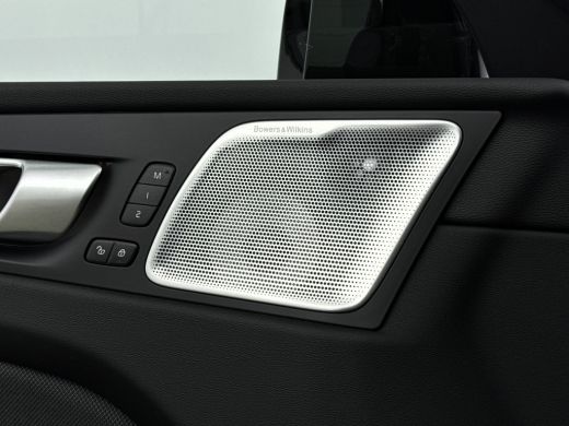 Volvo  XC60 Recharge T8 Ultimate Dark | Bowers & Wilkins Audio | Luchtvering | Panoramadak | HUD | PDC + 360 ... ActivLease financial lease