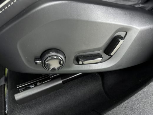 Volvo  XC60 Recharge T8 Ultimate Dark | Bowers & Wilkins Audio | Luchtvering | Panoramadak | HUD | PDC + 360 ... ActivLease financial lease