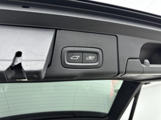 Volvo  XC60 Recharge T8 Ultimate Dark | Bowers & Wilkins Audio | Luchtvering | Panoramadak | HUD | PDC + 360 ... ActivLease financial lease