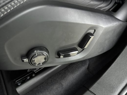Volvo  XC90 Volvo T8 Ultimate Dark | B&W Audio  | HUD | Luchtvering | Trekhaak | 360 camera | Blis | ActivLease financial lease