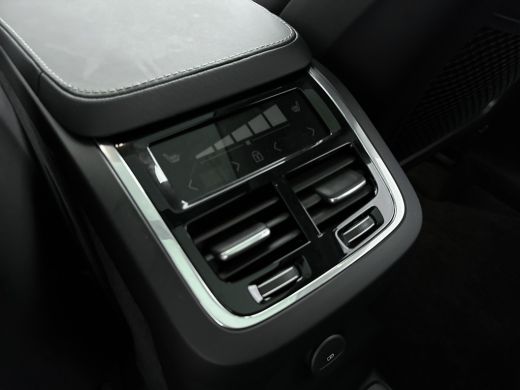 Volvo  XC90 Volvo T8 Ultimate Dark | B&W Audio  | HUD | Luchtvering | Trekhaak | 360 camera | Blis | ActivLease financial lease