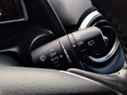 Mazda 2 1.5 Skyactiv-G Luxury | Stoelverwarming | Stuurwielverwarming | Apple carplay | Lichtmetalen velg... ActivLease financial lease