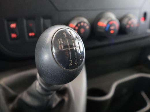 Renault Master T33 2.3 DCI 130 PK L2H2 + WERKPLAATS INRICHTING | TREKHAAK | NAVIGATIE ActivLease financial lease