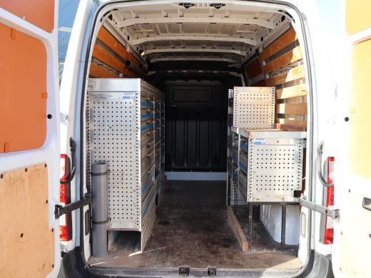 Renault Master T33 2.3 DCI 130 PK L2H2 + WERKPLAATS INRICHTING | TREKHAAK | NAVIGATIE ActivLease financial lease
