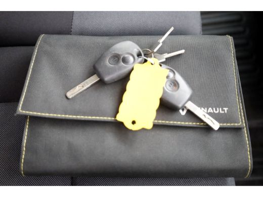 Renault Master T35 2.3 dCi E6 165pk Kipper dubbel lucht Trekhaak 3500kg 02-2017 ActivLease financial lease