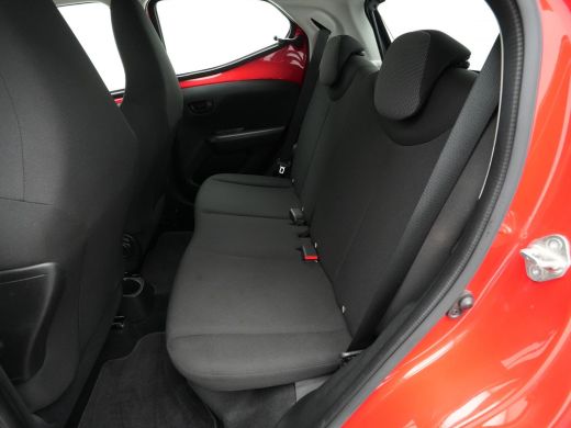 Toyota Aygo 1.0 VVT-i x-fun Airco Bluetooth Elek. Ramen 5-Deurs 268 ActivLease financial lease