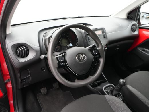 Toyota Aygo 1.0 VVT-i x-fun Airco Bluetooth Elek. Ramen 5-Deurs 268 ActivLease financial lease
