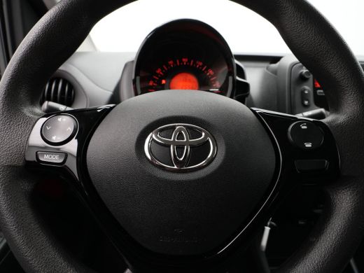 Toyota Aygo 1.0 VVT-i x-fun Airco Bluetooth Elek. Ramen 5-Deurs 268 ActivLease financial lease