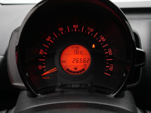 Toyota Aygo 1.0 VVT-i x-fun Airco Bluetooth Elek. Ramen 5-Deurs 268 ActivLease financial lease