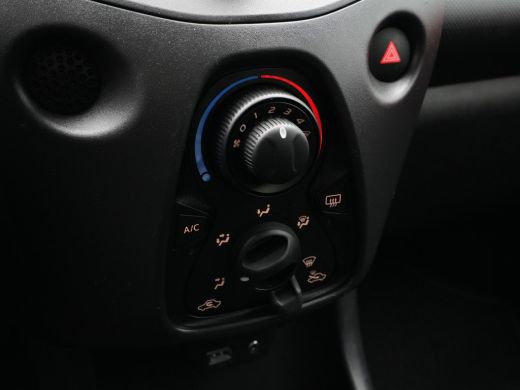 Toyota Aygo 1.0 VVT-i x-fun Airco Bluetooth Elek. Ramen 5-Deurs 268 ActivLease financial lease