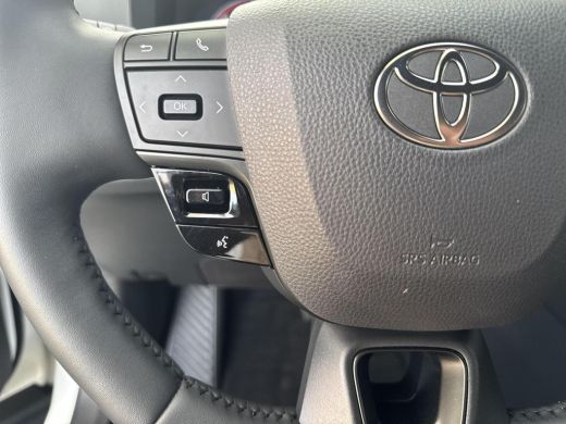 Toyota C-HR 1.8 Hybrid 140 Executive | 06-10141018 Voor meer informatie ActivLease financial lease