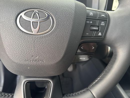Toyota C-HR 1.8 Hybrid 140 Executive | 06-10141018 Voor meer informatie ActivLease financial lease